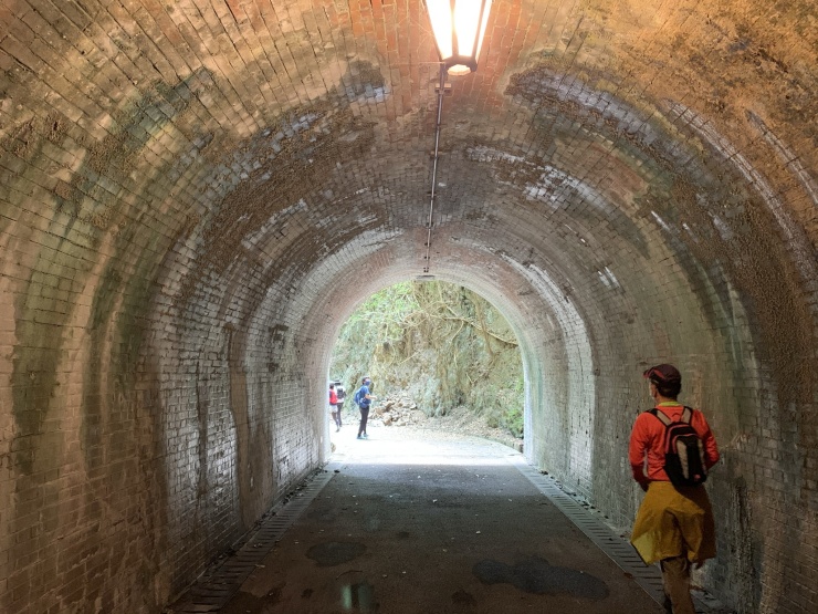 宇津ノ谷峠の明治時代のトンネル