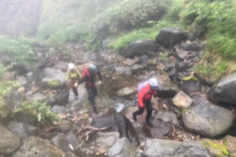 初心者歓迎！【山岳ガイドと行く】楽しく沢登り(シャワークライミング)ツアー