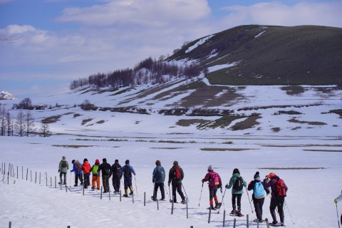 モアン山スノーシューハイキングと野付半島氷平線ミニウォークバスツアー