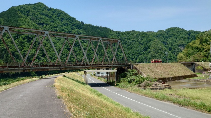 コース上の鉄橋をトロッコが走ります（当日は走行しません）