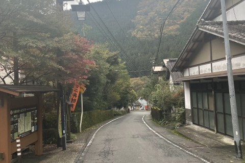 夢のつり橋チンダル湖エメラルドグリーンシャワーとゆるトレラン