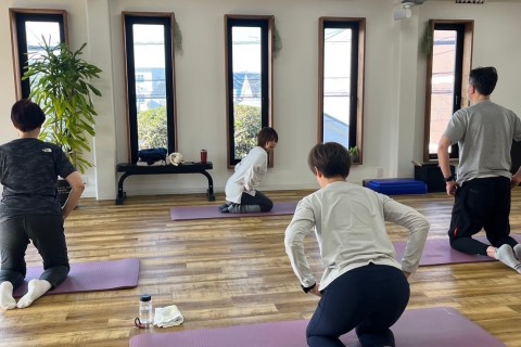 【身体の硬いランナー必見！】背骨を動かすピラティス