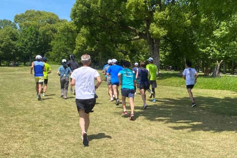 芝生400mインターバル走練習会【吹田市千里万博公園】