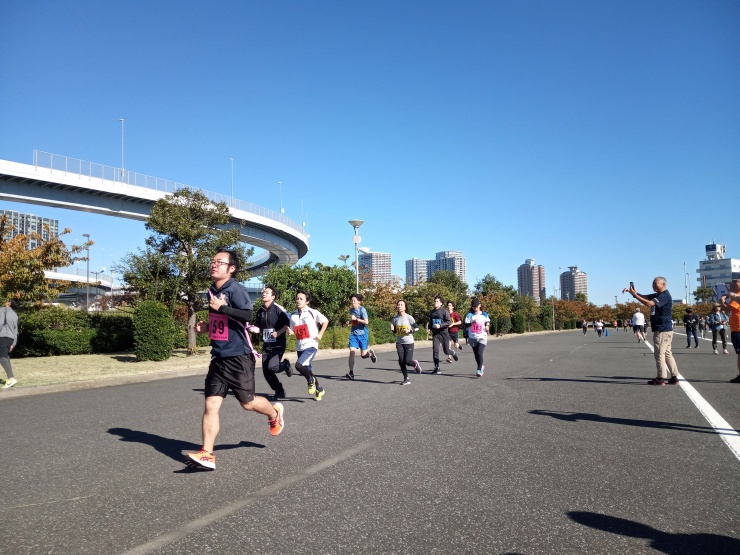 フラットな走りやすい公園内コース