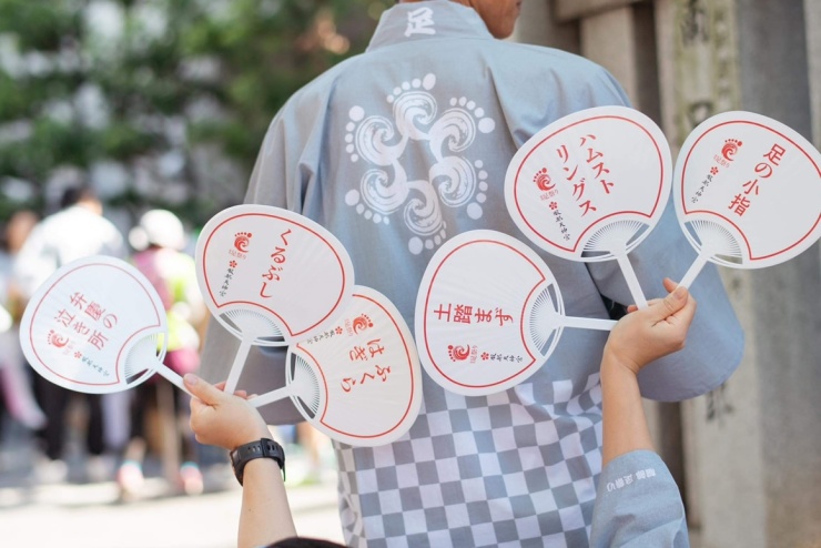 足祭りならではのグッズも。