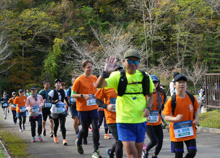 美しい紅葉の中をゆったり楽しく走ります