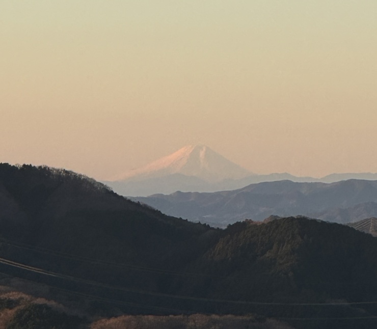 羽黒山山頂付近から見える富士山