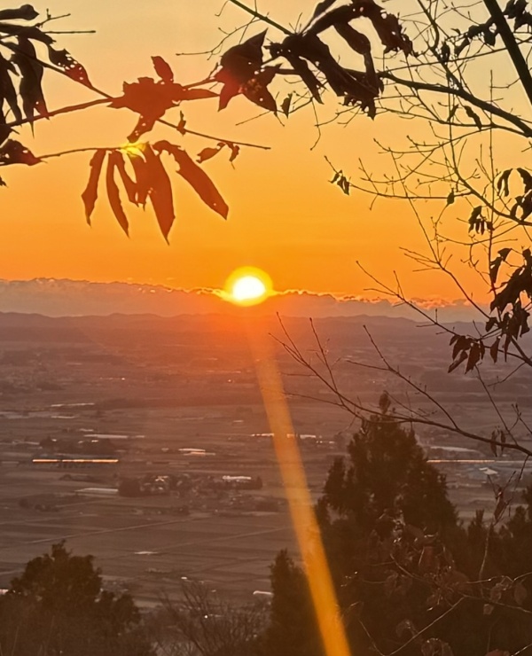 羽黒山山頂付近から見える初日の出