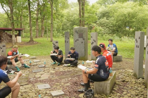 第２エイドステーション「牧舎」で昼食