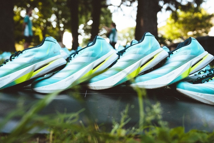 アディダスシューズ