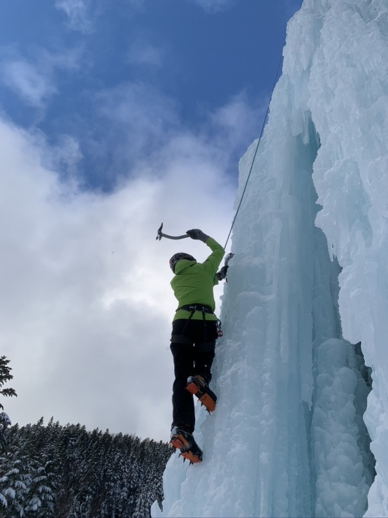 アイスクライミング特有のムーブをしっかり学びましょう