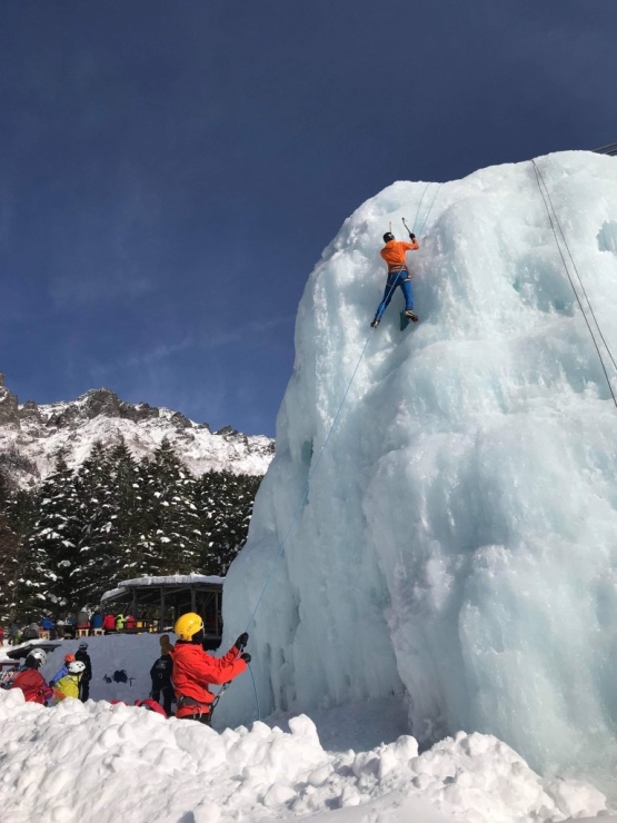 コンディションが安定している人工氷瀑でしっかり練習しましょう
