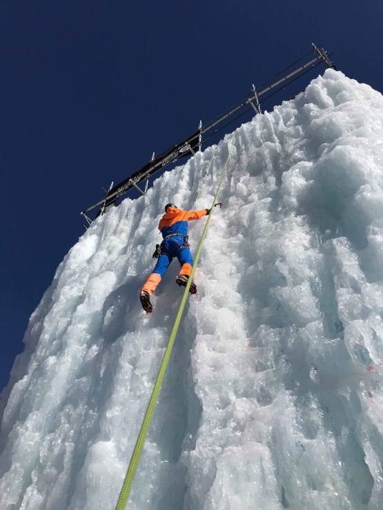 コンディションが安定している人工氷瀑でしっかり練習しましょう