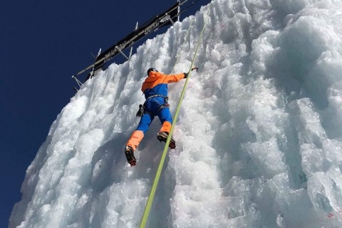 アイスクライミング講習会　ビギナー／初級　＠岩根山荘アイスツリー