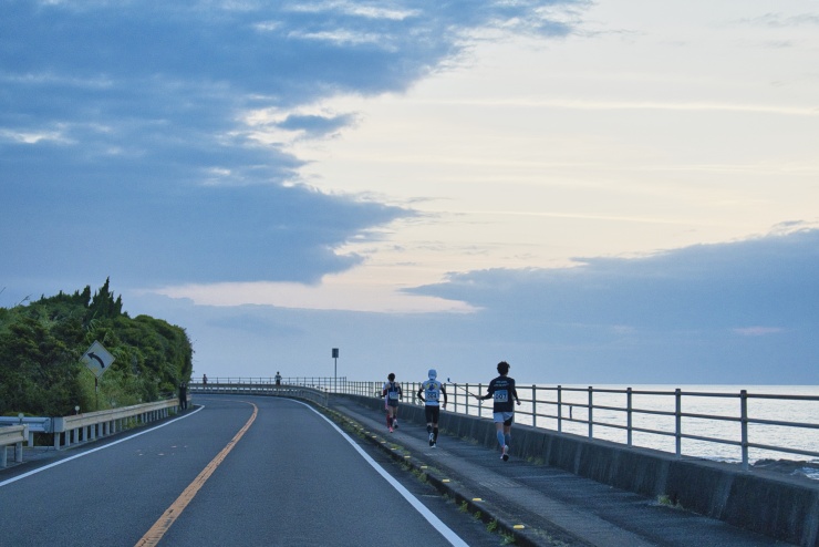 日の出前のコース