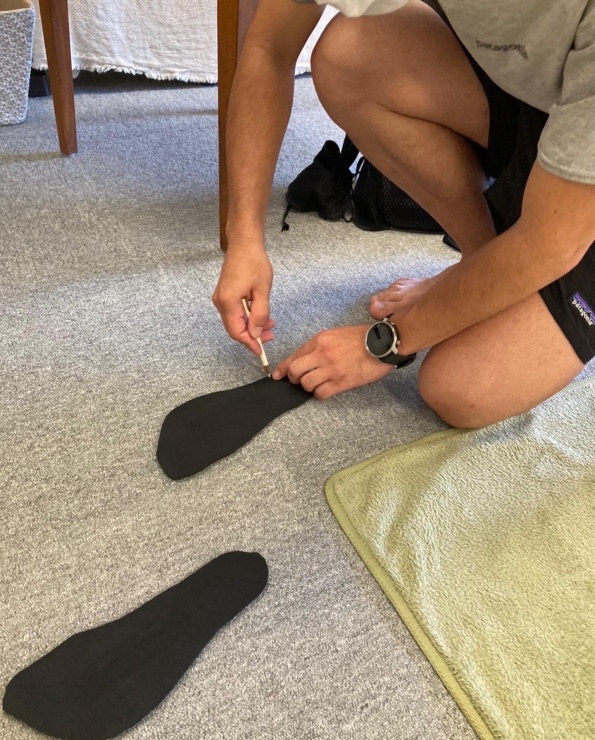 紐通し穴の位置決め