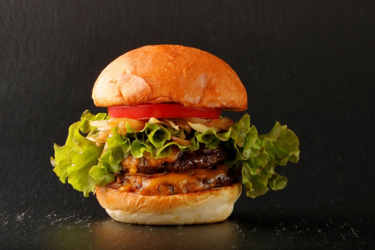 M:Iミュージアム一番人気のジビエバーガー（有料）