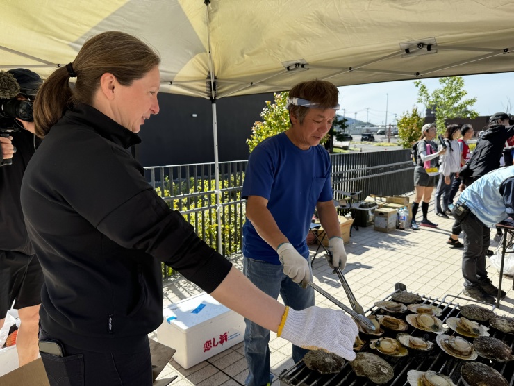 エイドでは三陸名物のホタテでおもてなし