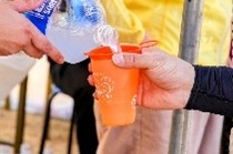 給水用のマイカップの持参を推奨しています。