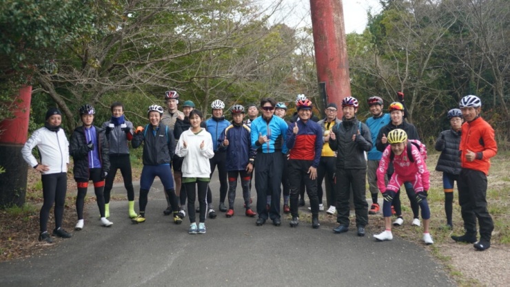 山頂の鳥居がゴールです。