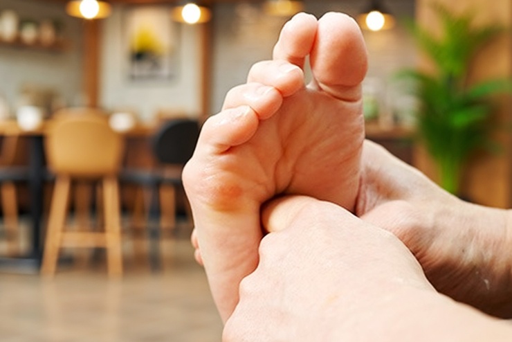 足つぼデトックスハイキング - 紅葉の鎌倉を歩いて学ぶ、「足つぼセルフケア講座」