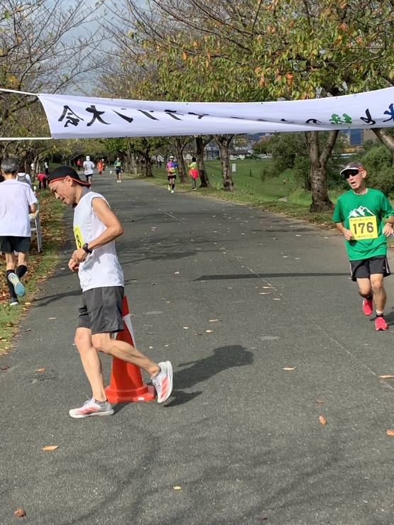 左は２周目折り返し、右は10kmゴール