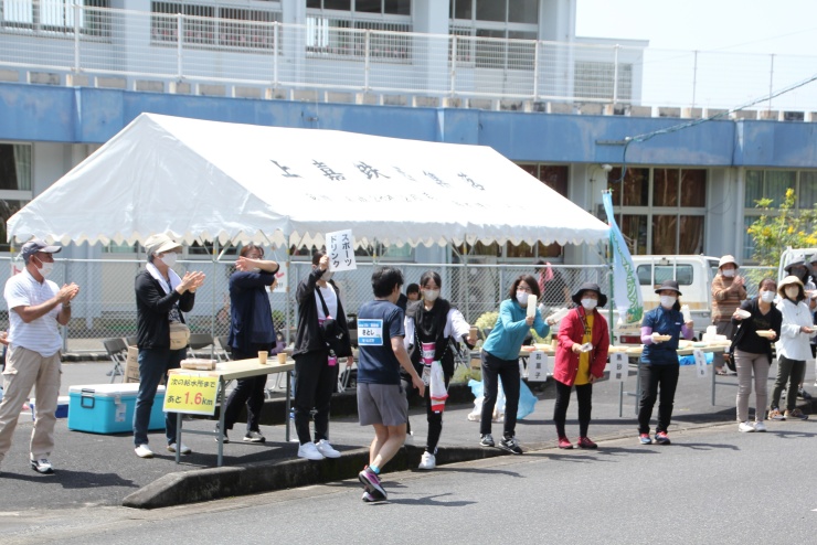 エイドによっては郷土料理が出てくることも！