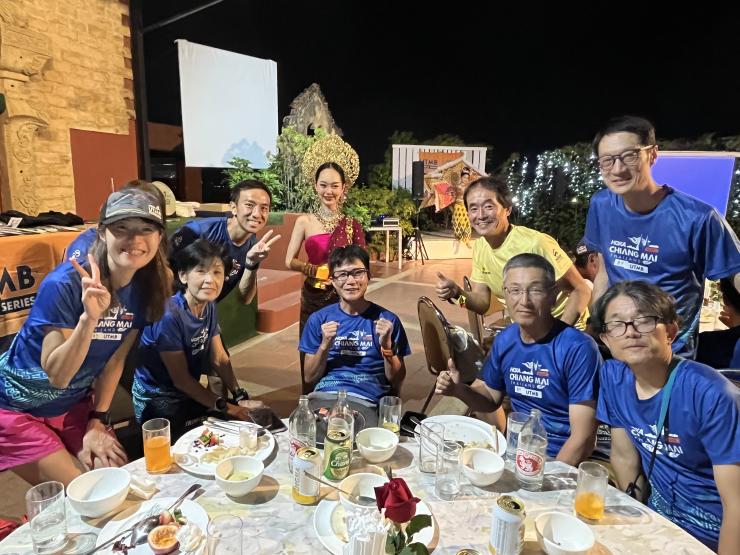 みんなで楽しく食事タイム♪