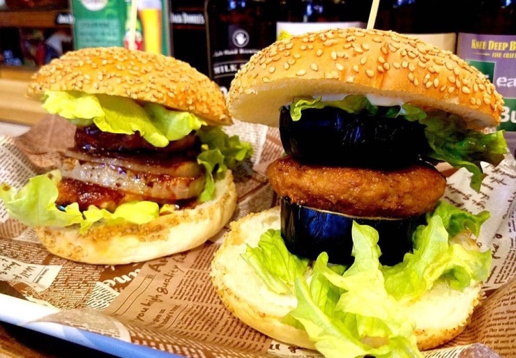 ボリューム満点?泉佐野バーガーも♪