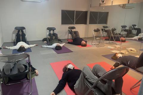 【姿勢・膝・股関節ケア】エゴスキュー体操グループ体験｜堺筋本町駅すぐ