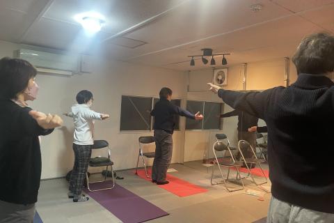 【姿勢・膝・股関節ケア】姿勢調整 体操グループ体験｜堺筋本町駅すぐ