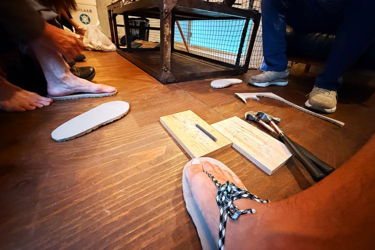 【ワラーチデビュー】日本酒BARで「走れるサンダル」ワークショップ