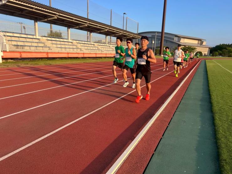 阿見ACの中高生たちがペースメーキングしてくれます
