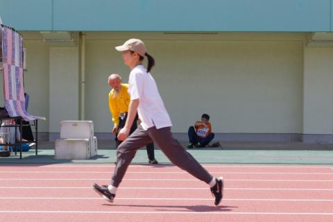速歩チェックする成瀬会長
