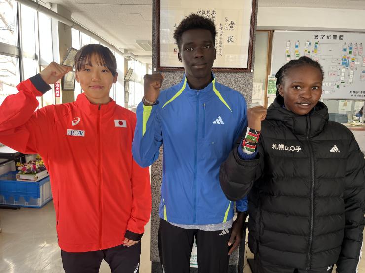 （左）宇都宮選手　（中）ビリス選手　（右）サラ選手