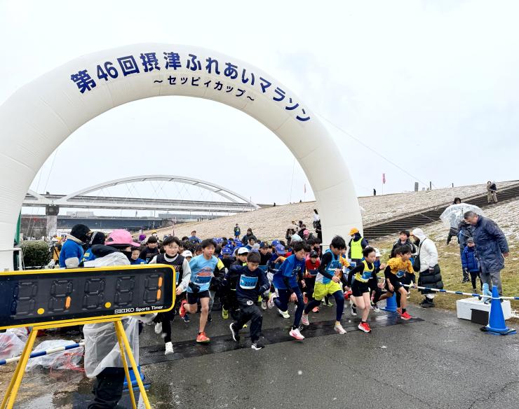 我々「摂津市陸上競技連盟」は毎年2月開催の「摂津ふれあいマラソン」のサポートをしています。
