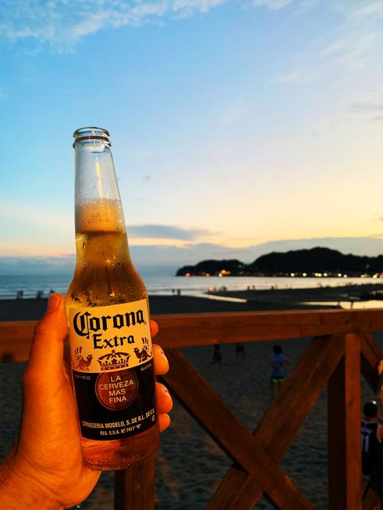【夕焼け×海の家】山と海をつなぐビーチハウストレイル