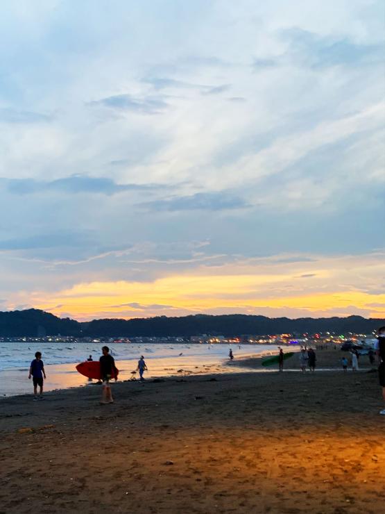 【夕焼け×海の家】山と海をつなぐビーチハウストレイル