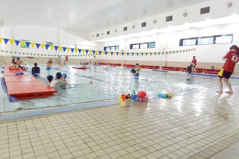 わぴあ　水深20ｃｍ_大きなプールで水遊び