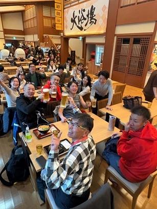 ゴール後はビールで乾杯
