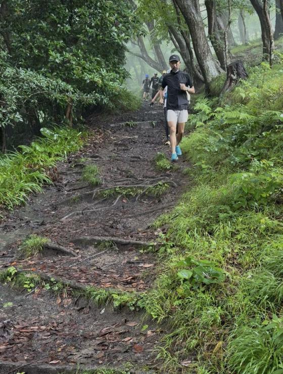 雨天時でも安心のシューズ付きです、下山後は電車で帰ります