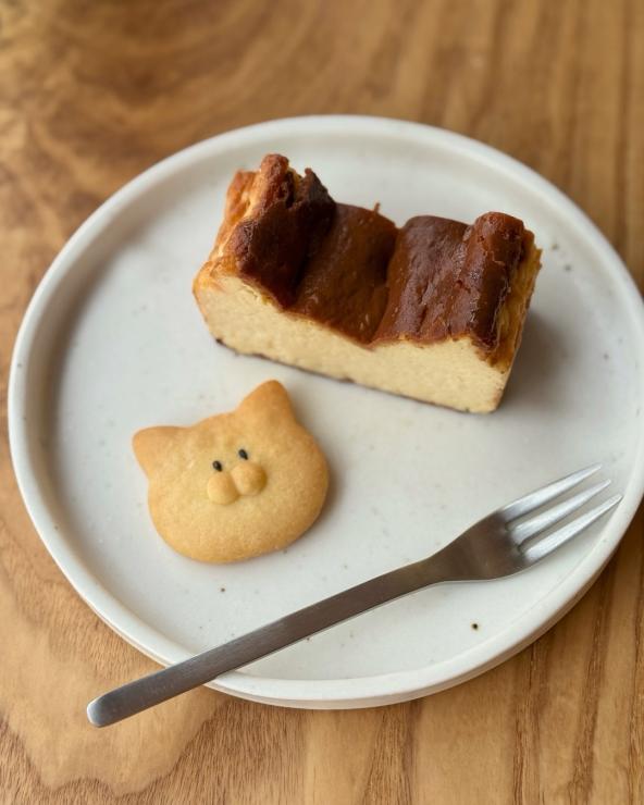 チーズケーキとクマクッキー