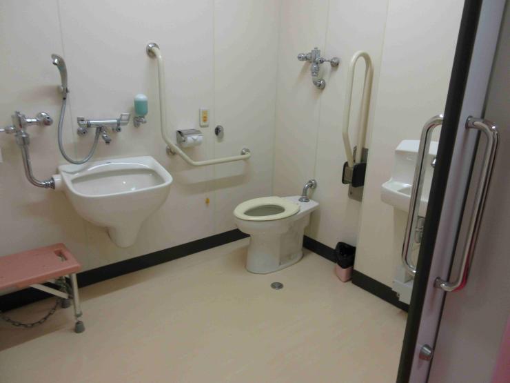 会場には多目的トイレも完備しています
