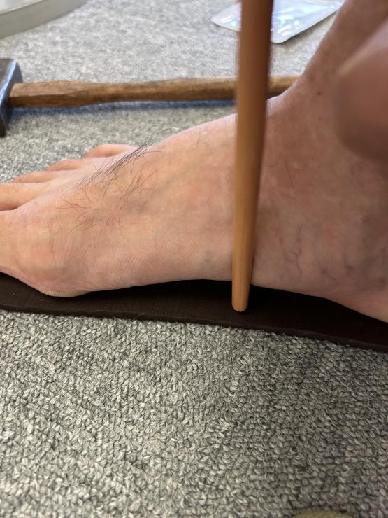 紐通し穴の位置決め
