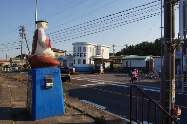 今年のコース：河和口駅前　かっぱの後ろは海！